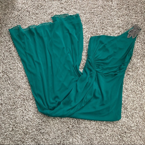 Adrianna Papell Dresses & Skirts - Kelly Green Vintage style prom Gown